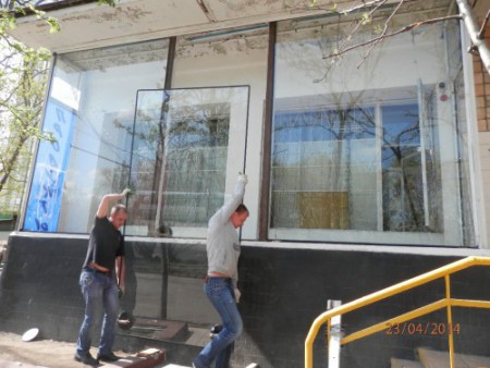 замена витражных стекол, витраж магазина Продукты, Москва, ул. Советской Армии, д. 3